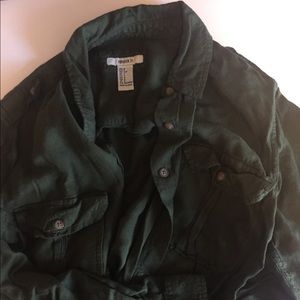 🌿 Dark green Forever 21 button down shirt